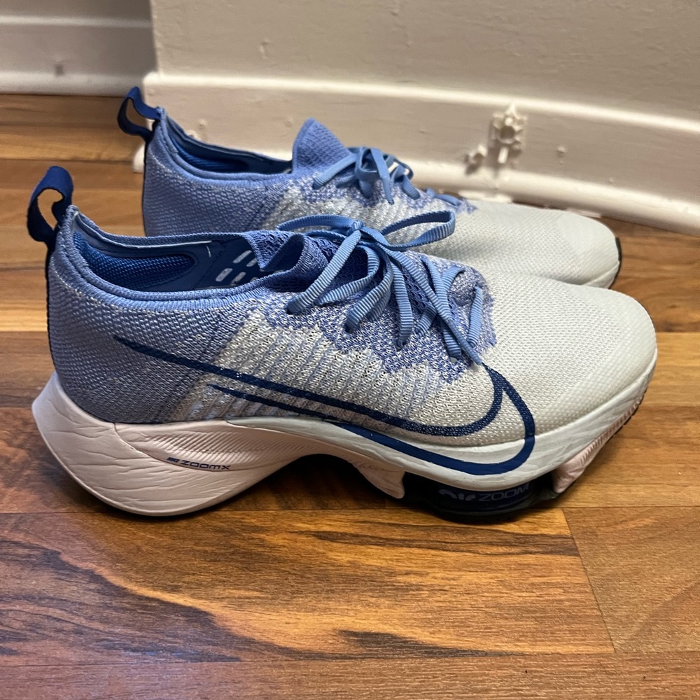 Nike Women's Air Zoom Tempo Next% Flyknit Running Shoes